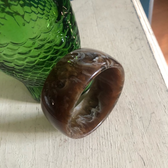 Vintage Wide Lucite Marbleized Coffee & Cream Bangle Bracelet - Picture 3 of 9